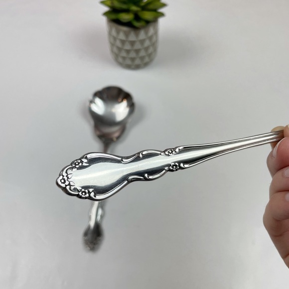 Oneida Stainless Sugar Spoon Cube Set of 2 - Picture 4 of 7